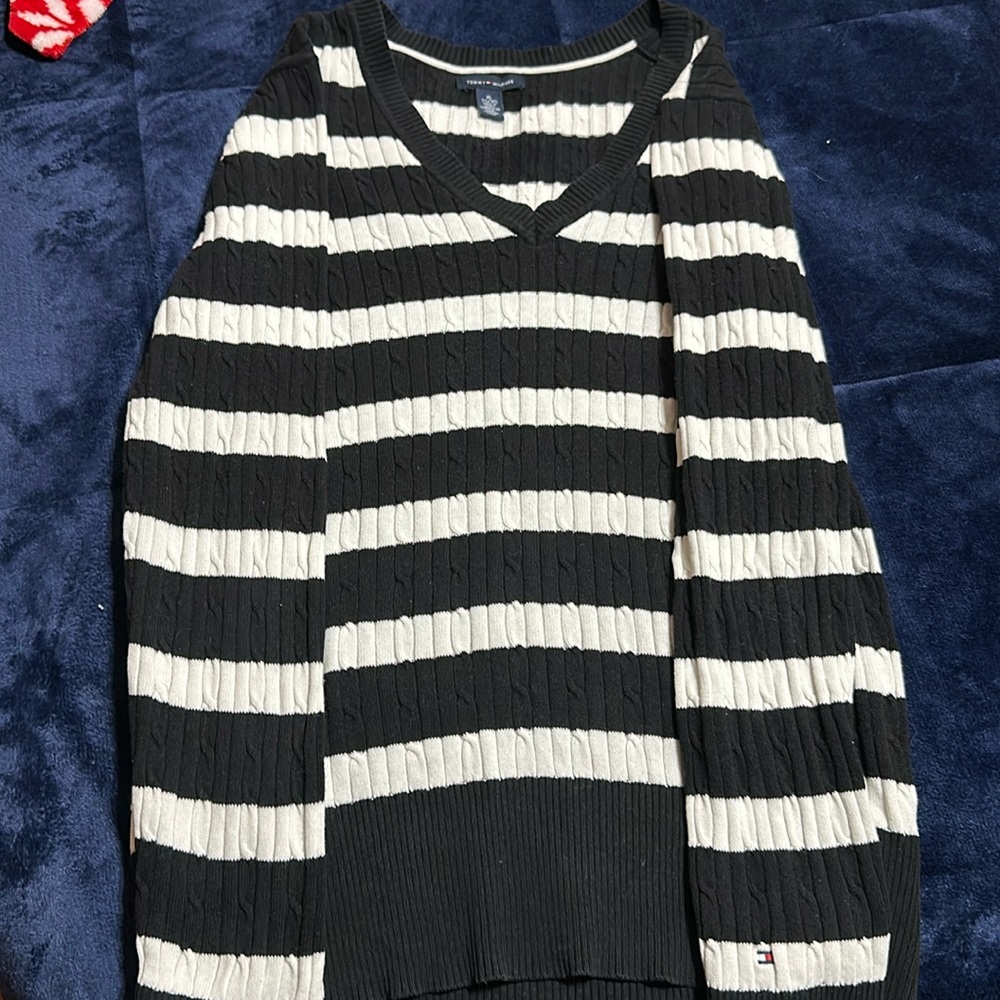 Tommy Hilfiger XL long sleeve shirt. Black and white